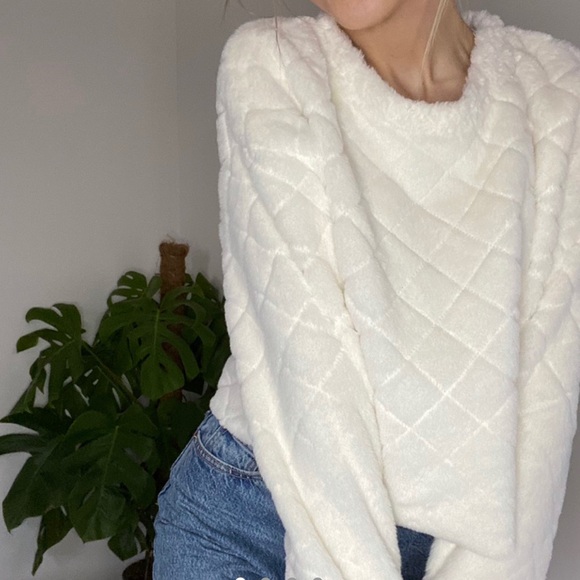 ZARA WHITE FAUX FUR SWEATER - Picture 4 of 5